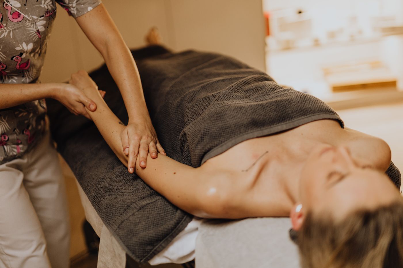 Warm herbal compress treatment